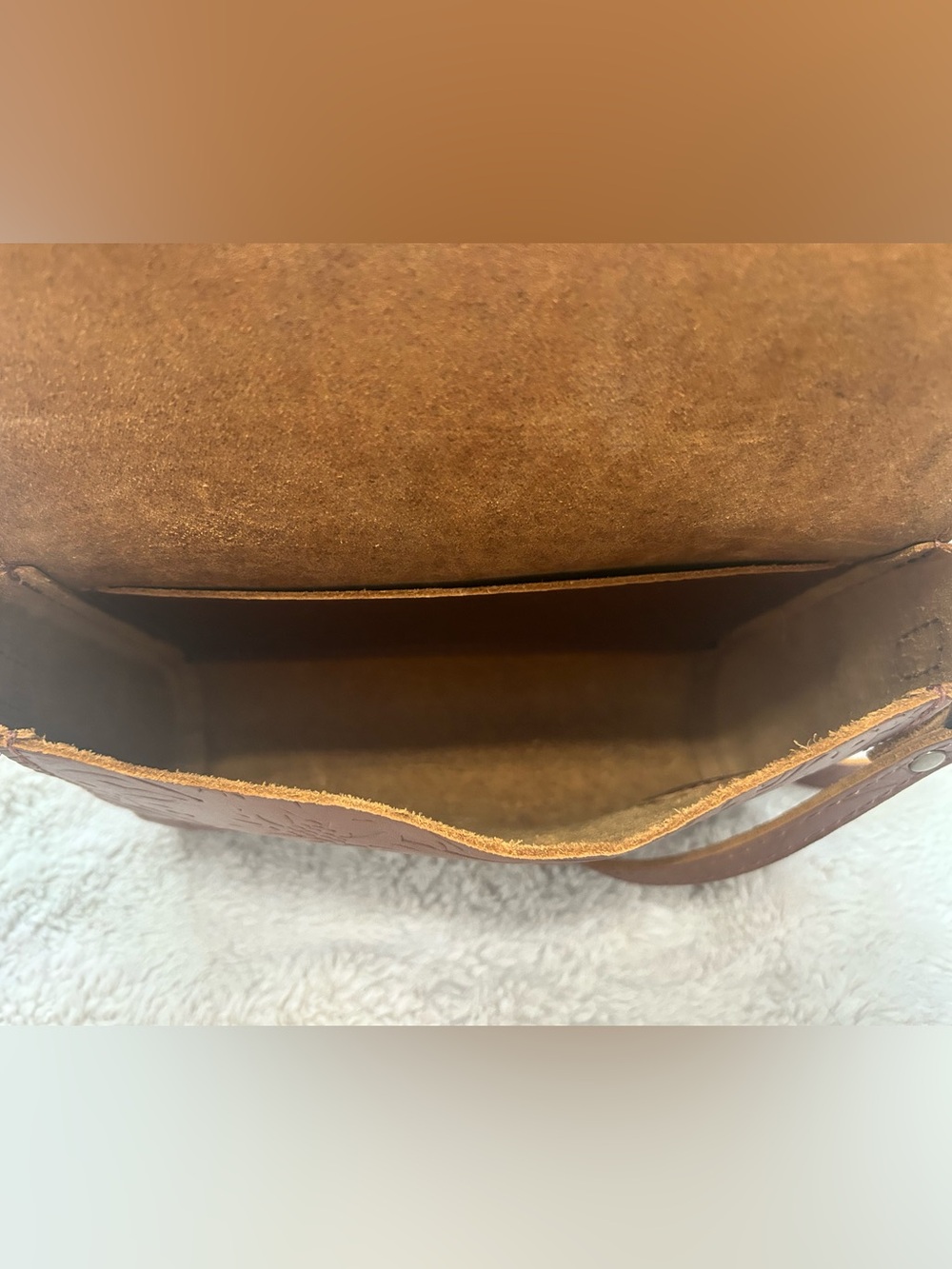 Portland Leather Metro Crossbody - Picture 3 of 11